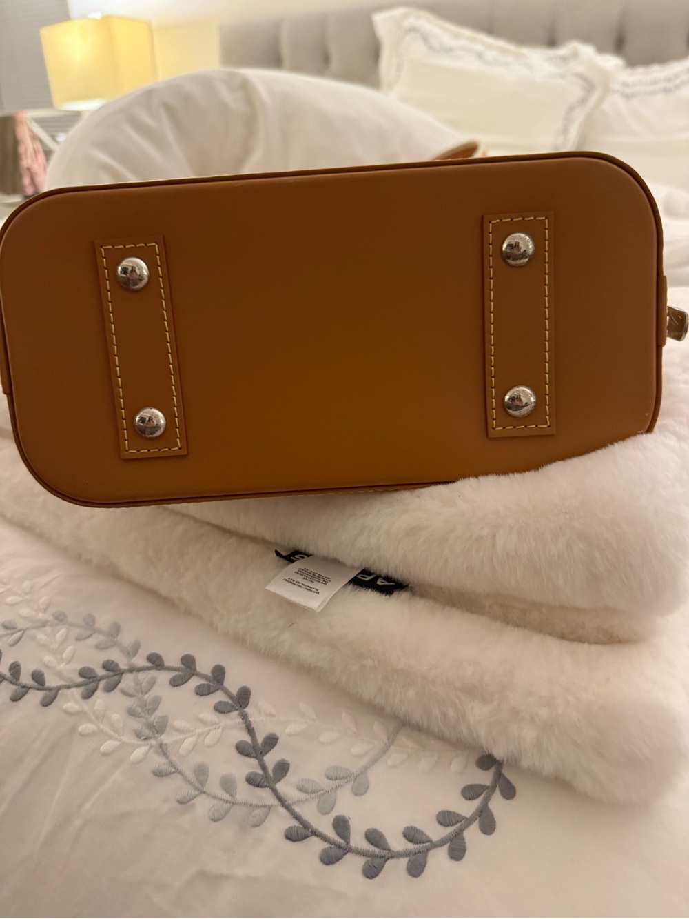 Louis Vuitton Alma BB bag - Picture 7 of 12